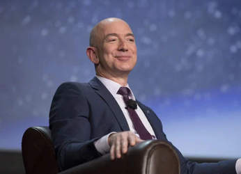 Jeff Bezos dona 100 mdd para proyectos de IA contra el cambio climático