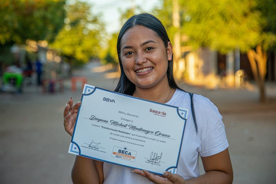 Dayana Montenegro una joven que cumple el sueño de estudiar Psicología en la Universidad de Santander