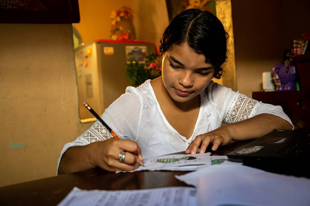 Kelly Zapata de Dabeiba Antioquia. Estudiante de segundo semestre de Diseño Textil