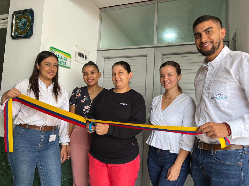 Corte de cinta inaugural 2c435