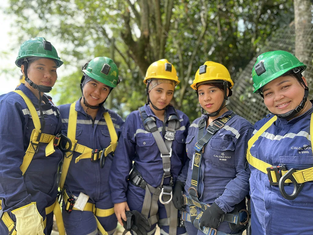 Equipo de mujeres colaboradoras de Aris Mining en Marmato 1d540
