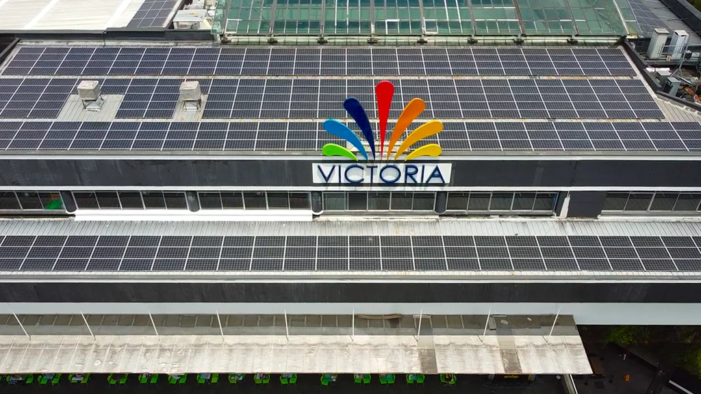 Victoria Centro Comercial Fachada Paneles Solares