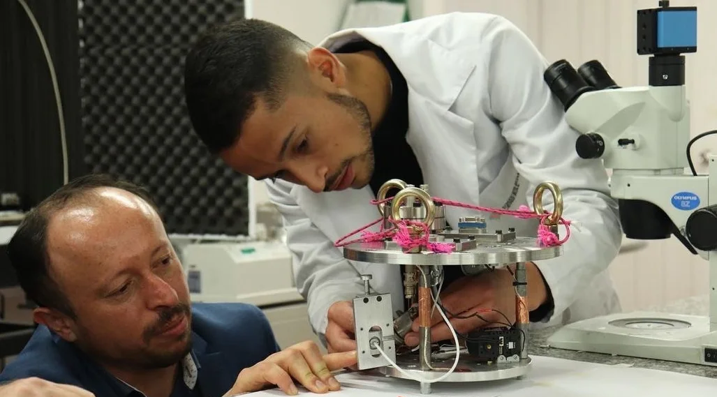 097 Foto 2 Profesor José Galvis y estudiante José Bermúdez 8859e