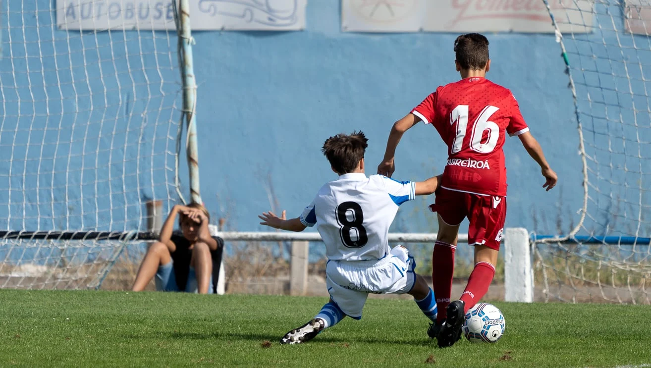 Ninos jugando futbol Miguel Lopes Flickr 49810209083 38dd3