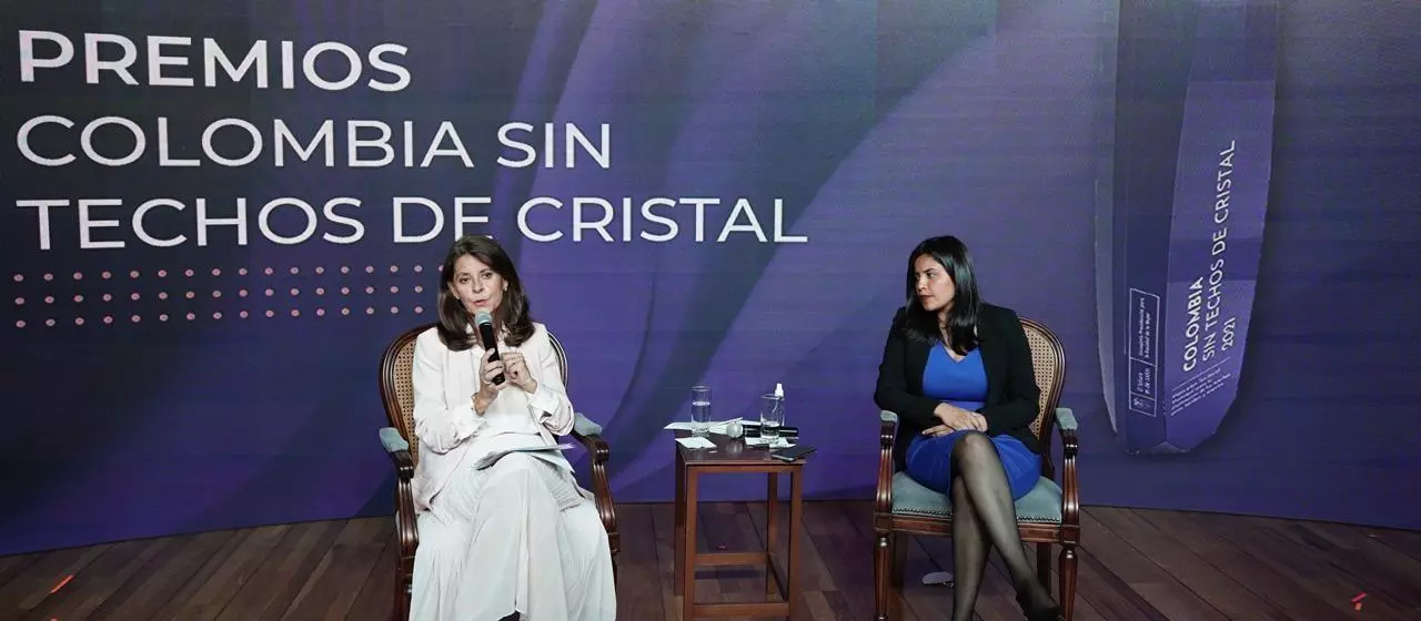 Foro M entrega Premios “Colombia Sin Techos de Cristal”