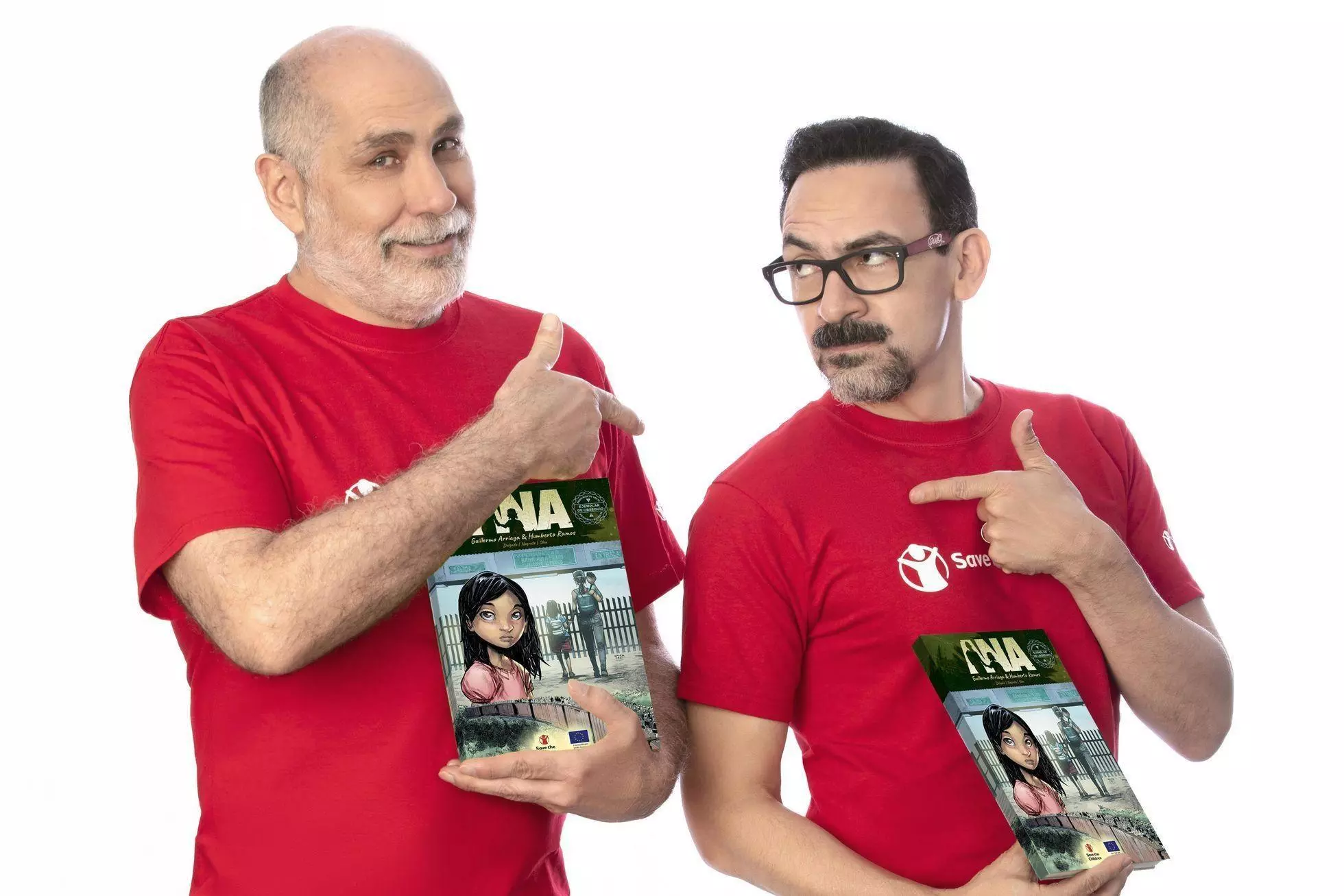 Guillermo Arriaga y Humberto Ramos  durante la presentación del cómic “Ana”. 